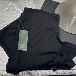 2.8.26 NWT Wild Fable Classic Leggings (L)